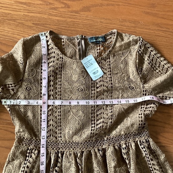 Suzanne Betro Scoop Neck Bell Sleeved Lace Dress New With Tags Size Large - Picture 11 of 12